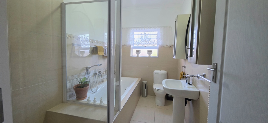 4 Bedroom Property for Sale in Country Club Western Cape